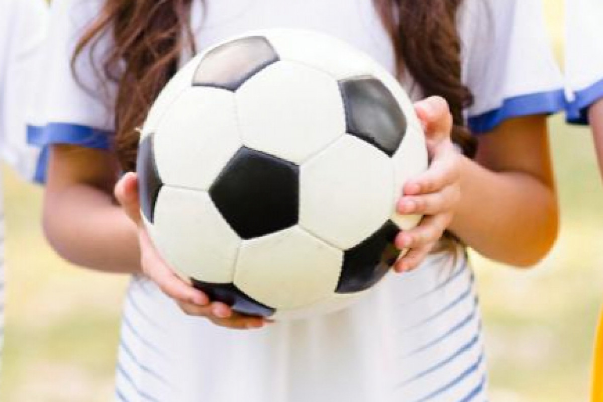 Kraj podporuje fotbal, který učí děti a mládež férovosti Kraj podporuje fotbal, který učí děti a mládež férovosti