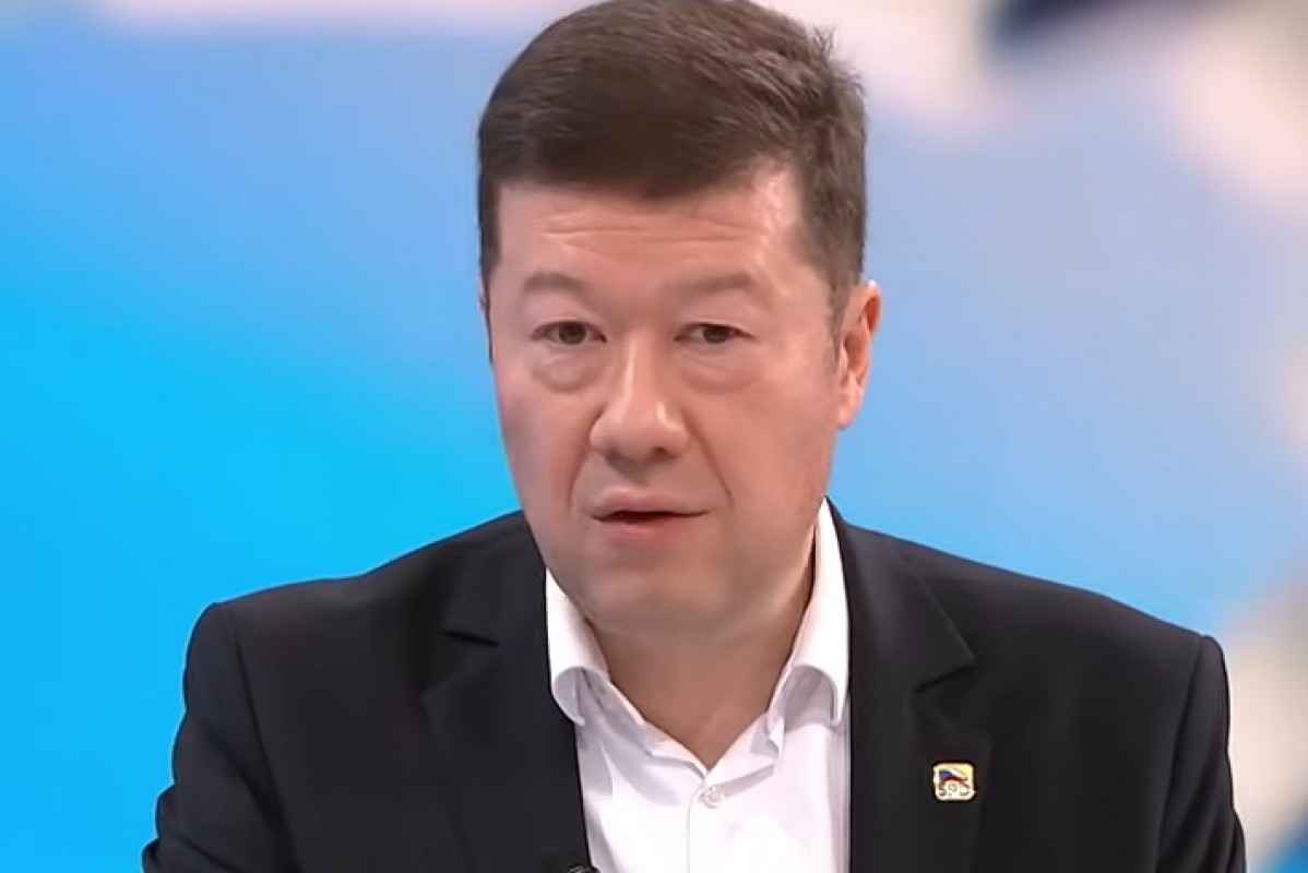 Milion z dávek a mercedes. Okamura žádá konec dávek pro Ukrajince Milion z dávek a mercedes. Okamura žádá konec dávek pro Ukrajince
