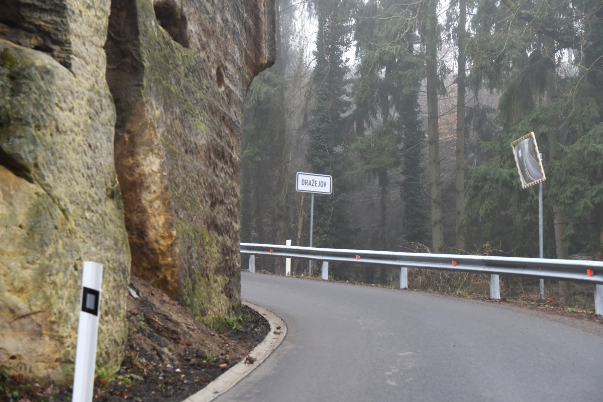 Rekonstrukce silnice III/25936 u Dražejova je dokončena Rekonstrukce silnice III/25936 u Dražejova je dokončena