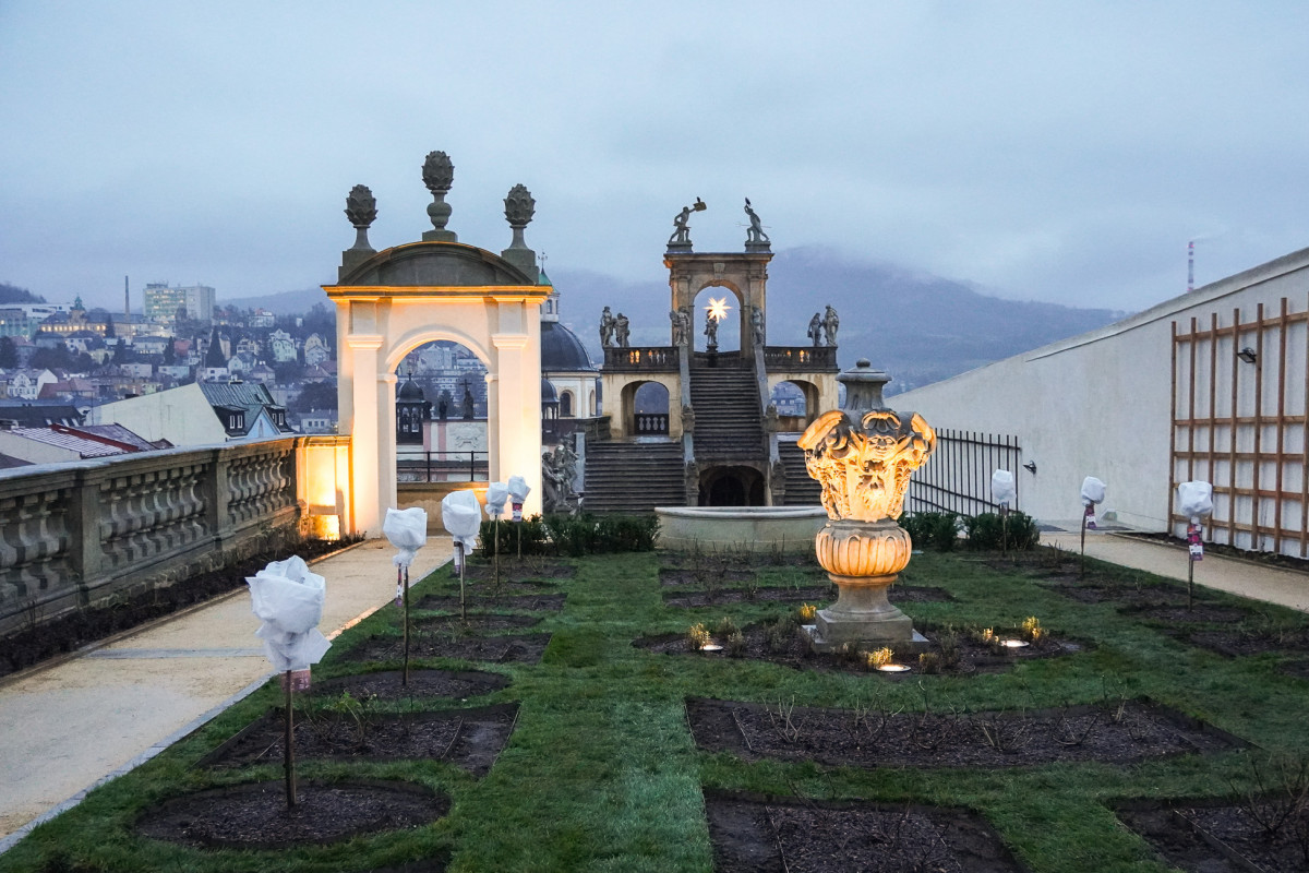 Děčín: Růžová zahrada se po rekonstrukci otevírá veřejnosti Děčín: Růžová zahrada se po rekonstrukci otevírá veřejnosti