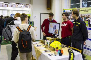 Scholaris nabídl drinky, 3D tisk a budoucnost pro mladé Scholaris nabídl drinky, 3D tisk a budoucnost pro mladé