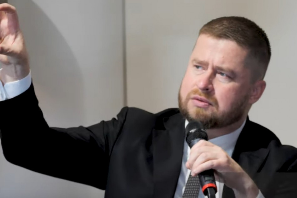 ČNB ponechala sazby beze změny, jestřábi signalizují nejistý prosinec ČNB ponechala sazby beze změny, jestřábi signalizují nejistý prosinec