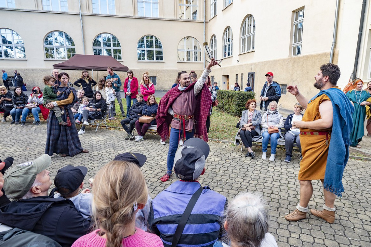 Oblastní muzeum a galerie v Mostě: V záři zlatavého bronzu
