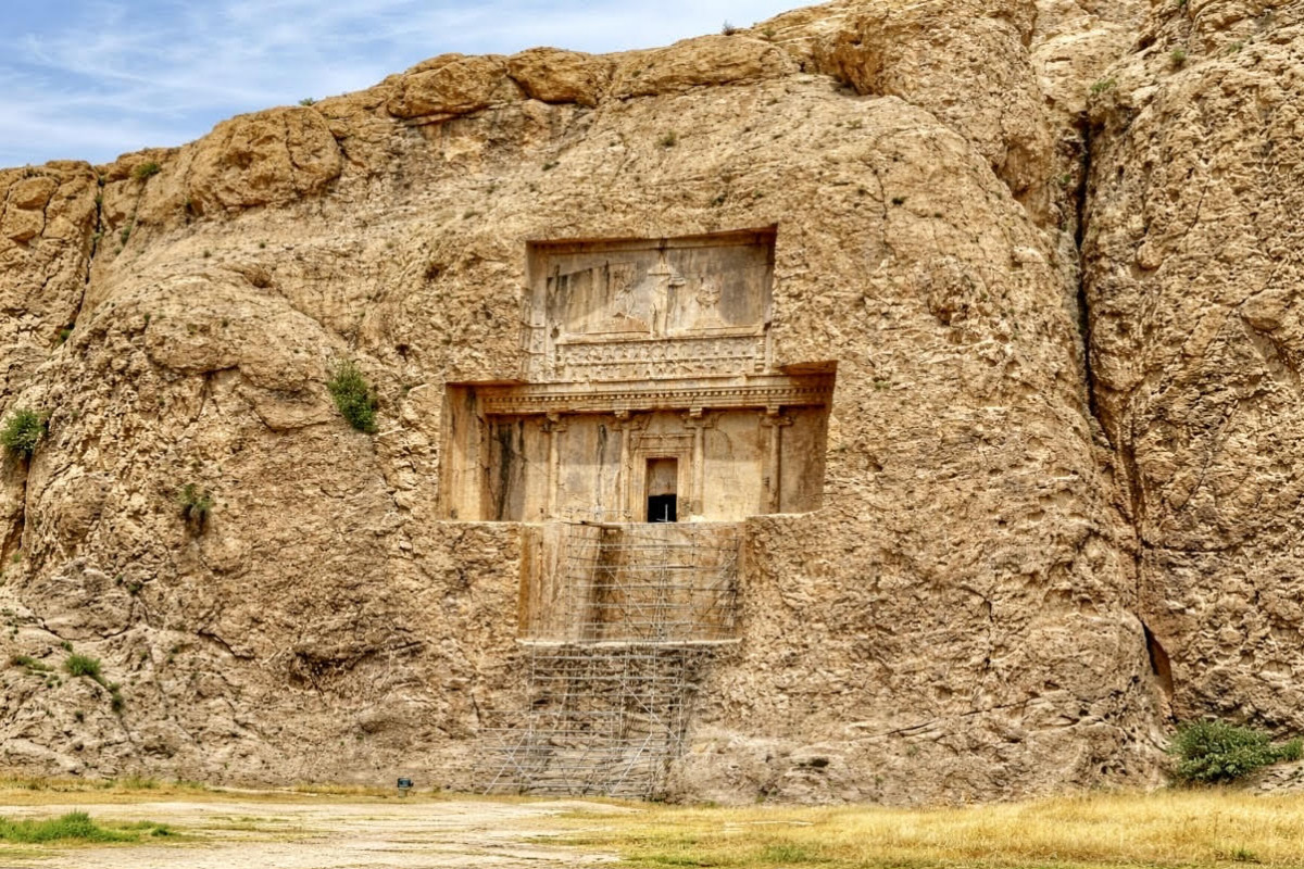 Hrobka Xerxa I. ve skále dodnes ohromuje mocí i ambicí Hrobka Xerxa I. ve skále dodnes ohromuje mocí i ambicí