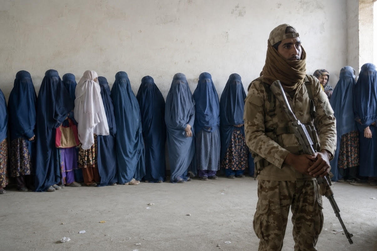 Afghánské ženy v pasti. Svět přihlíží a Tálibán přitvrzuje
