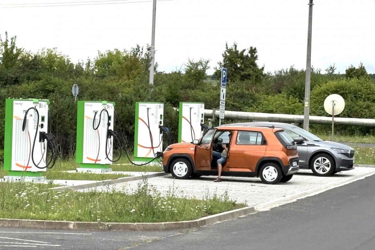 Nové ultrarychlé dobíjecí stojany v Ústeckém kraji