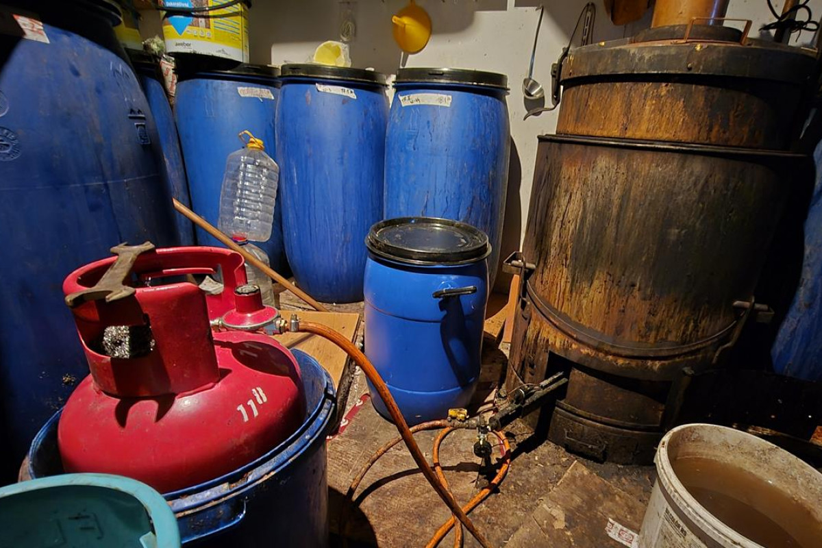 Celníci odhalili nelegální pálenici na jihu Moravy Celníci odhalili nelegální pálenici na jihu Moravy