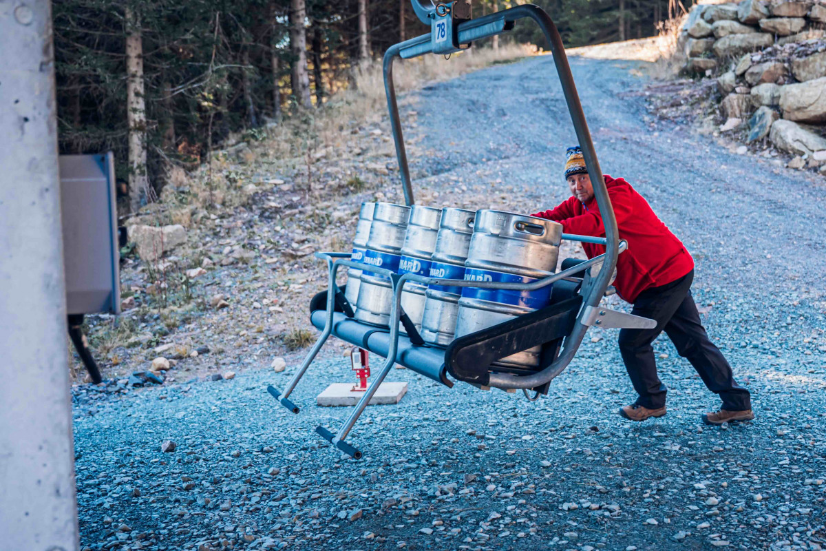 Testováno na pivech. Lanovka vezla 150 sudů piva