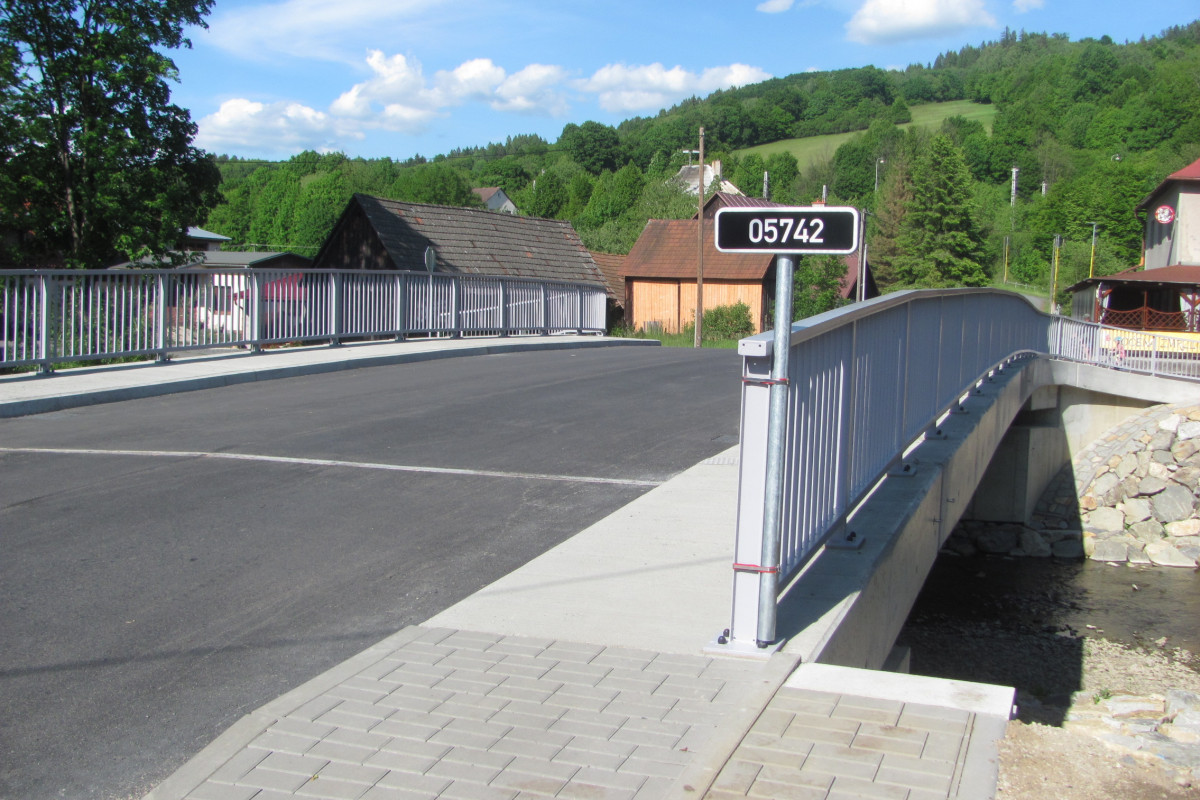 Nový most již slouží motoristům a chodcům ve Valašské Polance Nový most již slouží motoristům a chodcům ve Valašské Polance
