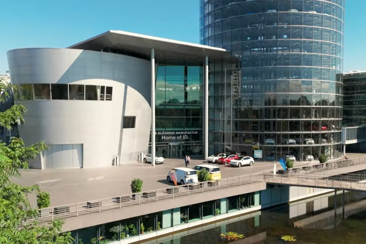 Volkswagen zavřel fabriku v Německu. Skleněná chlouba dojezdila