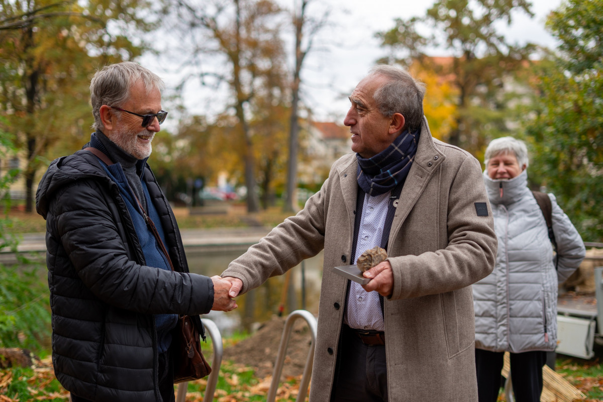 Cenu Ivana Dejmala převzal ekolog a právník Svatomír Mlčoch Cenu Ivana Dejmala převzal ekolog a právník Svatomír Mlčoch