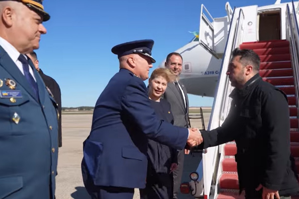 Co zažil Zelenskij na letišti ve Washingtonu? Trapas