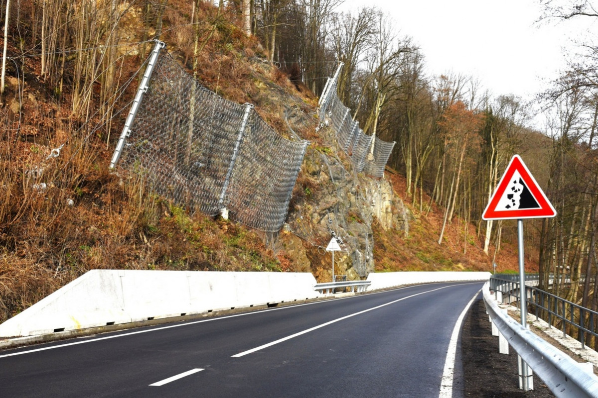 Silnice II/292 v Benešově u Semil má nový povrch