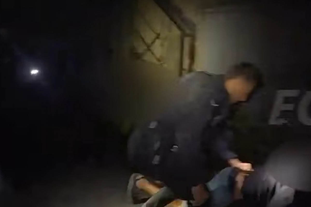 Muž pod vlivem drogy vlezl oknem do cizího bytu ve 4.patře