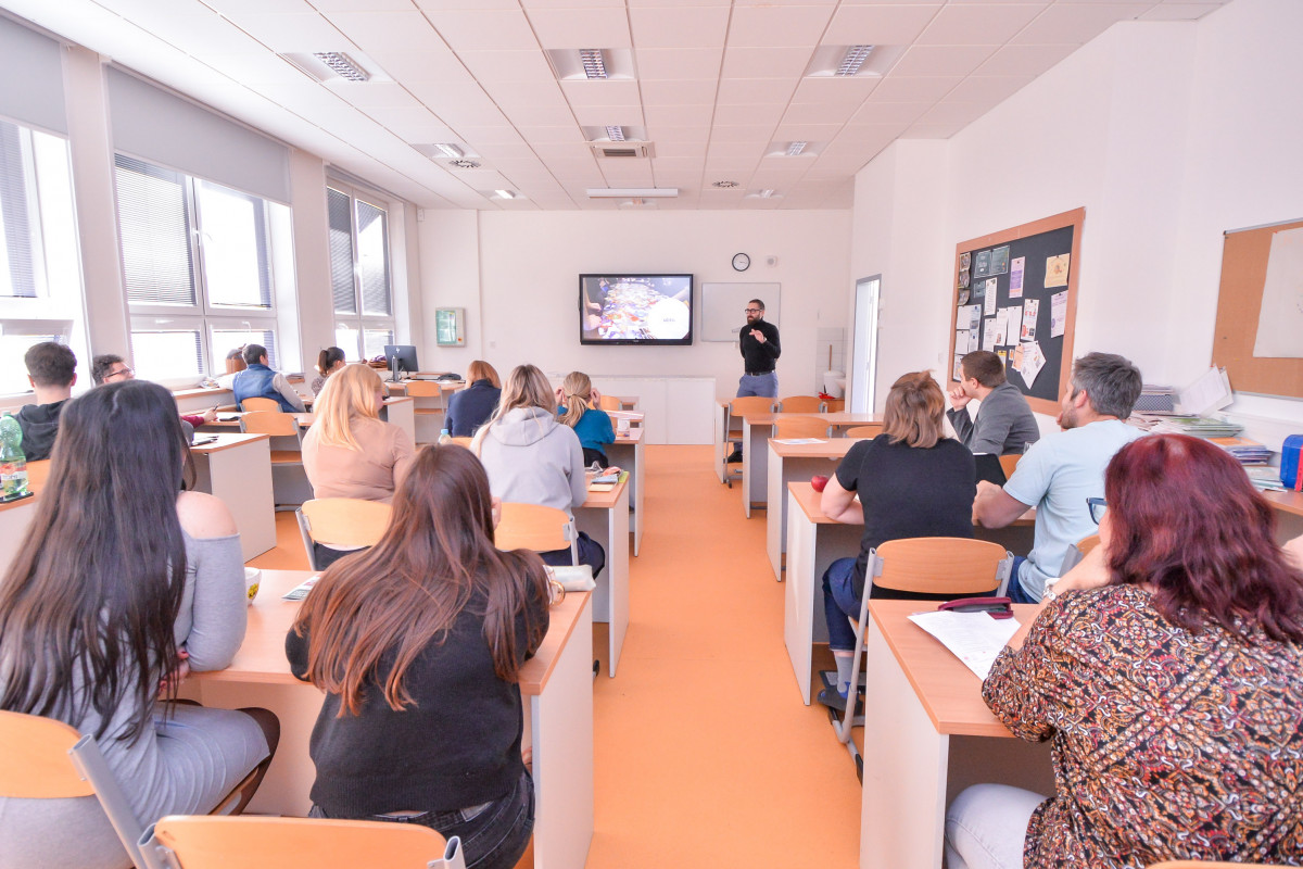 Učitelé v Plzni se budou školit, jak hodnotit děti i slovně