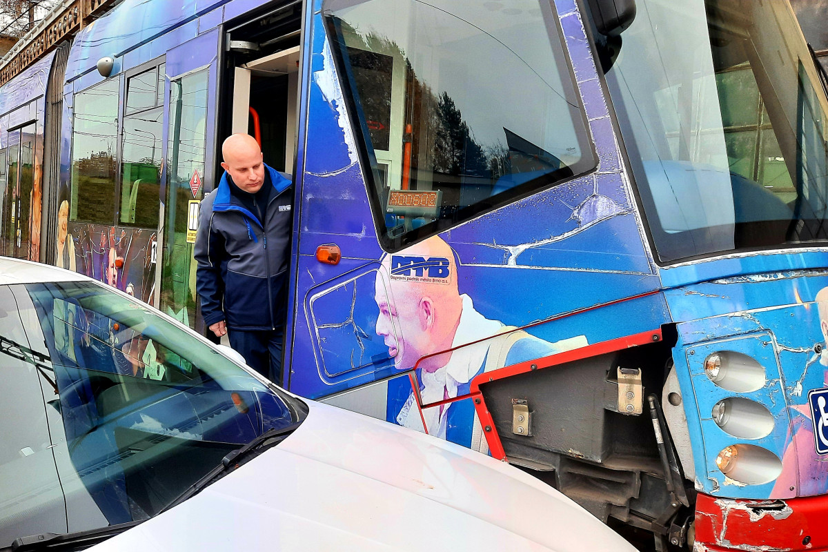 Řidiči MHD v Brně měli loni téměř 800 nehod, dvě třetiny nezavinili