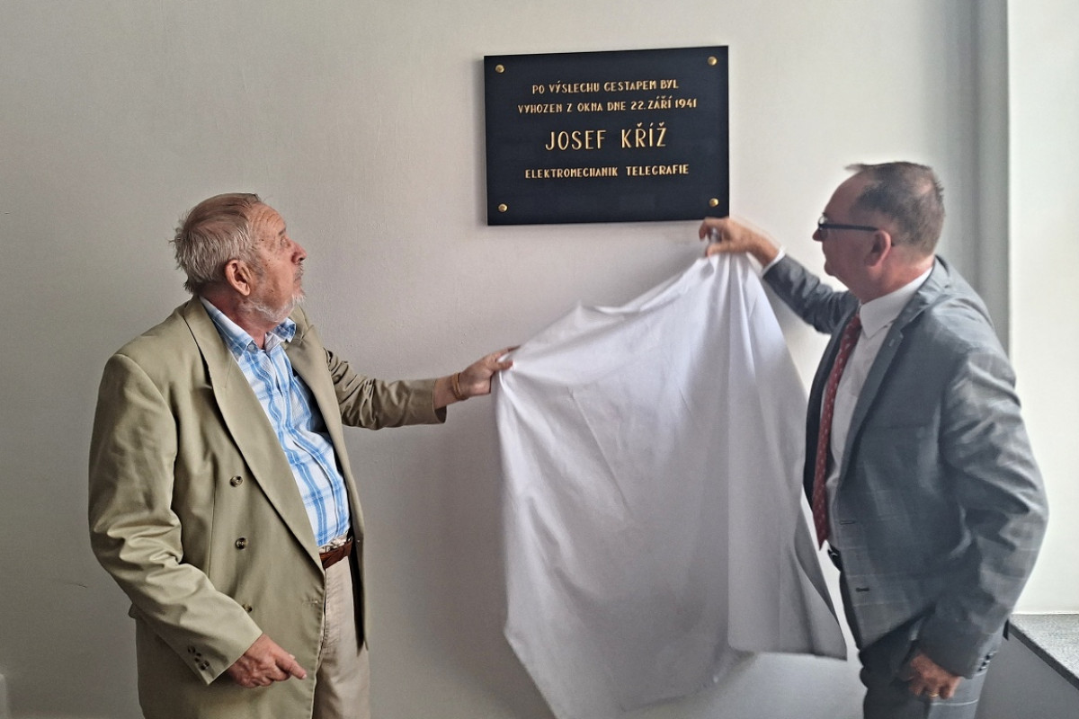 Neznámý osud Josefa Kříže připomíná pamětní deska Neznámý osud Josefa Kříže připomíná pamětní deska