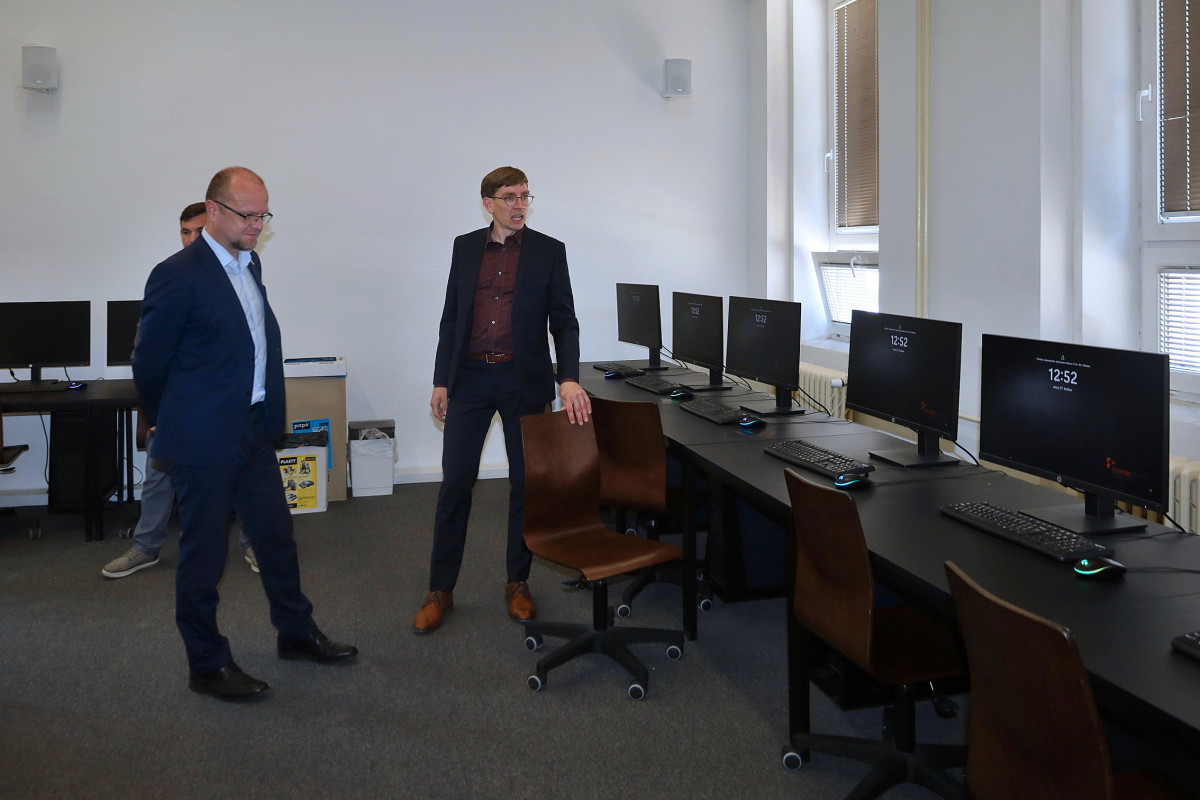 Krajské školy dostanou 100 milionů na drobnější investice Krajské školy dostanou 100 milionů na drobnější investice