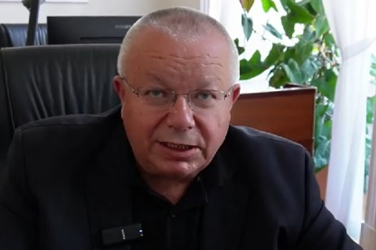 Na Václaváku demonstrace, ve Sněmovně mejdan. A Mašek se ptá
