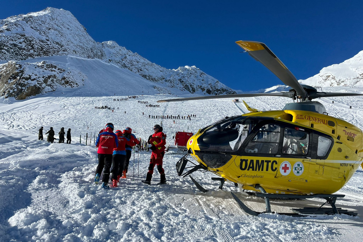 Čeští záchranáři na cvičení na ledovci Stubai Čeští záchranáři na cvičení na ledovci Stubai