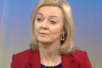 Liz Trussová přísahá, že nenavštíví Tchaj-wan, když se stane premiérkou Liz Trussová přísahá, že nenavštíví Tchaj-wan, když se stane premiérkou