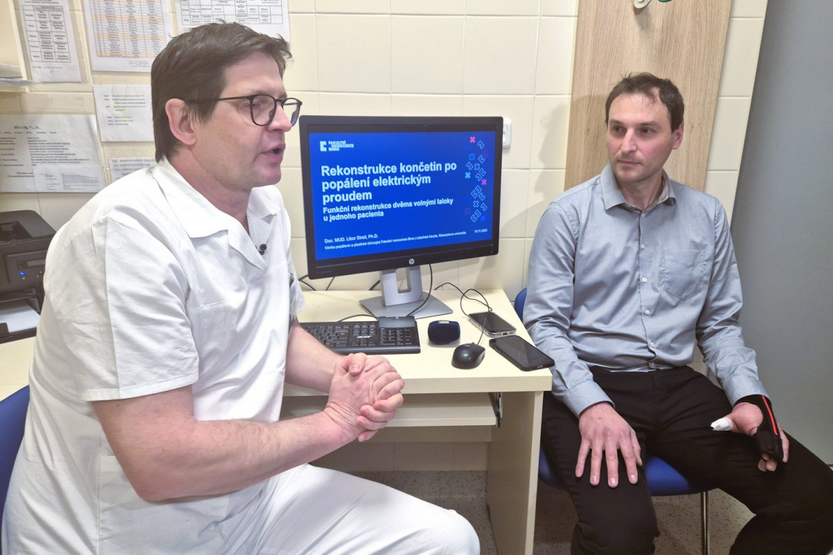 Plastičtí lékaři vrátili pohyblivost rukou z tkání v třísle