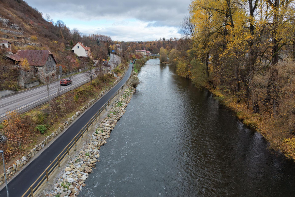 Cyklostezka přináší bezpečnější a krásnější cestu podél Vltavy