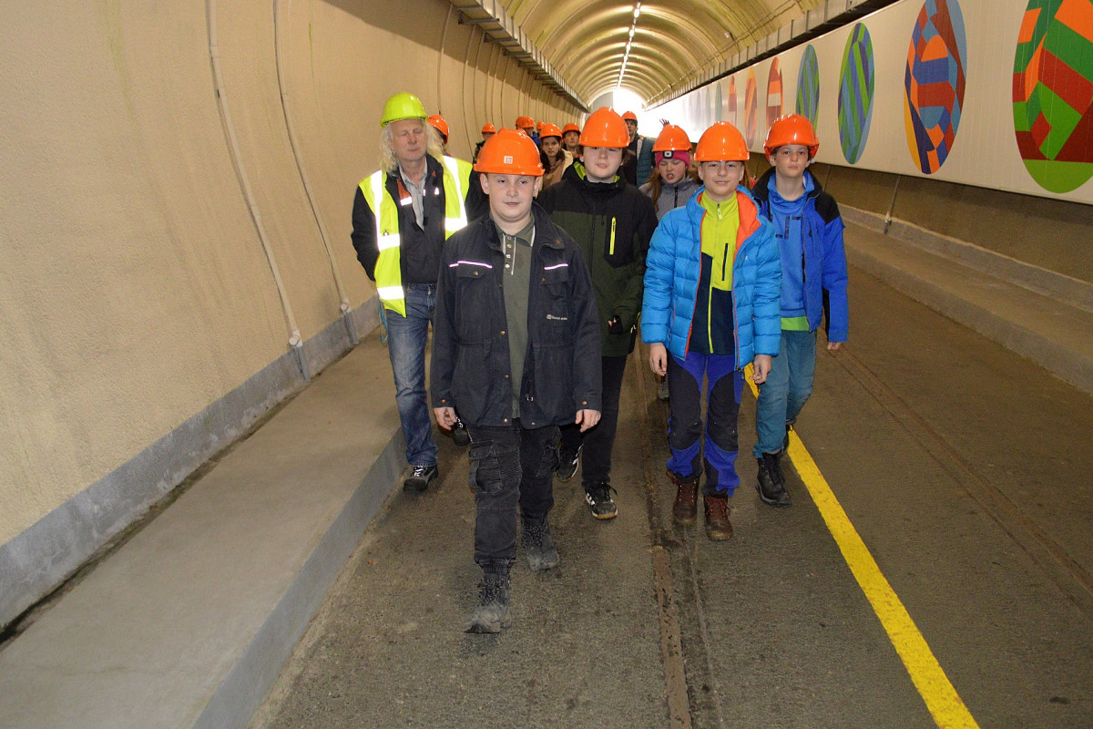 Na Dlouhých stráních školáci objevovali tajemství vodní energie
