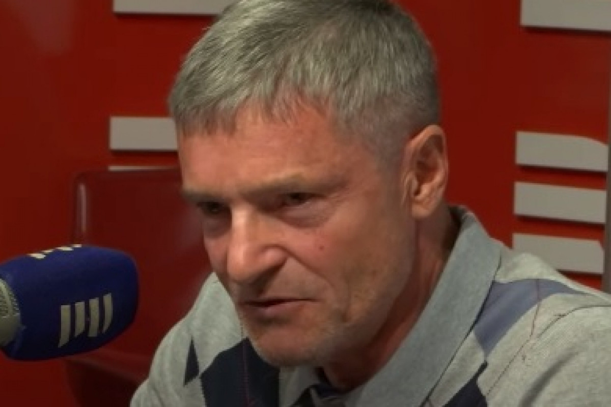 Generál a jeho muži v černém. To vážně smrdí průšvihem