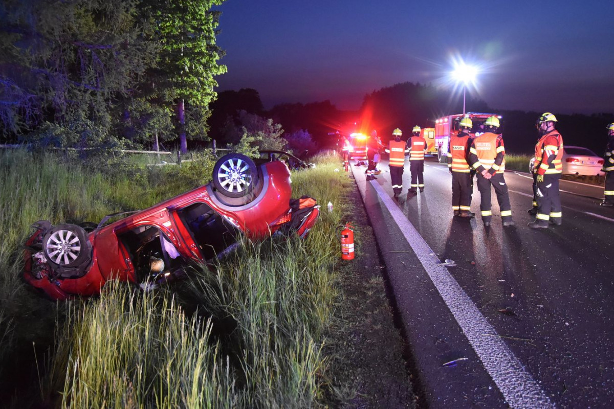 Při dopravních nehodách v noci ze soboty na neděli zemřelo pět osob Při dopravních nehodách v noci ze soboty na neděli zemřelo pět osob