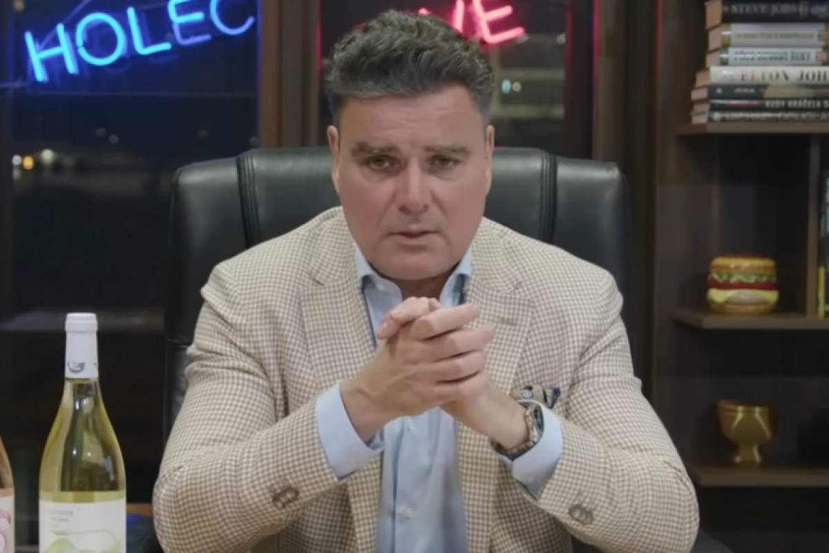 Pavel káže o ústavě, zatímco ji sám ohýbá, říká Holec