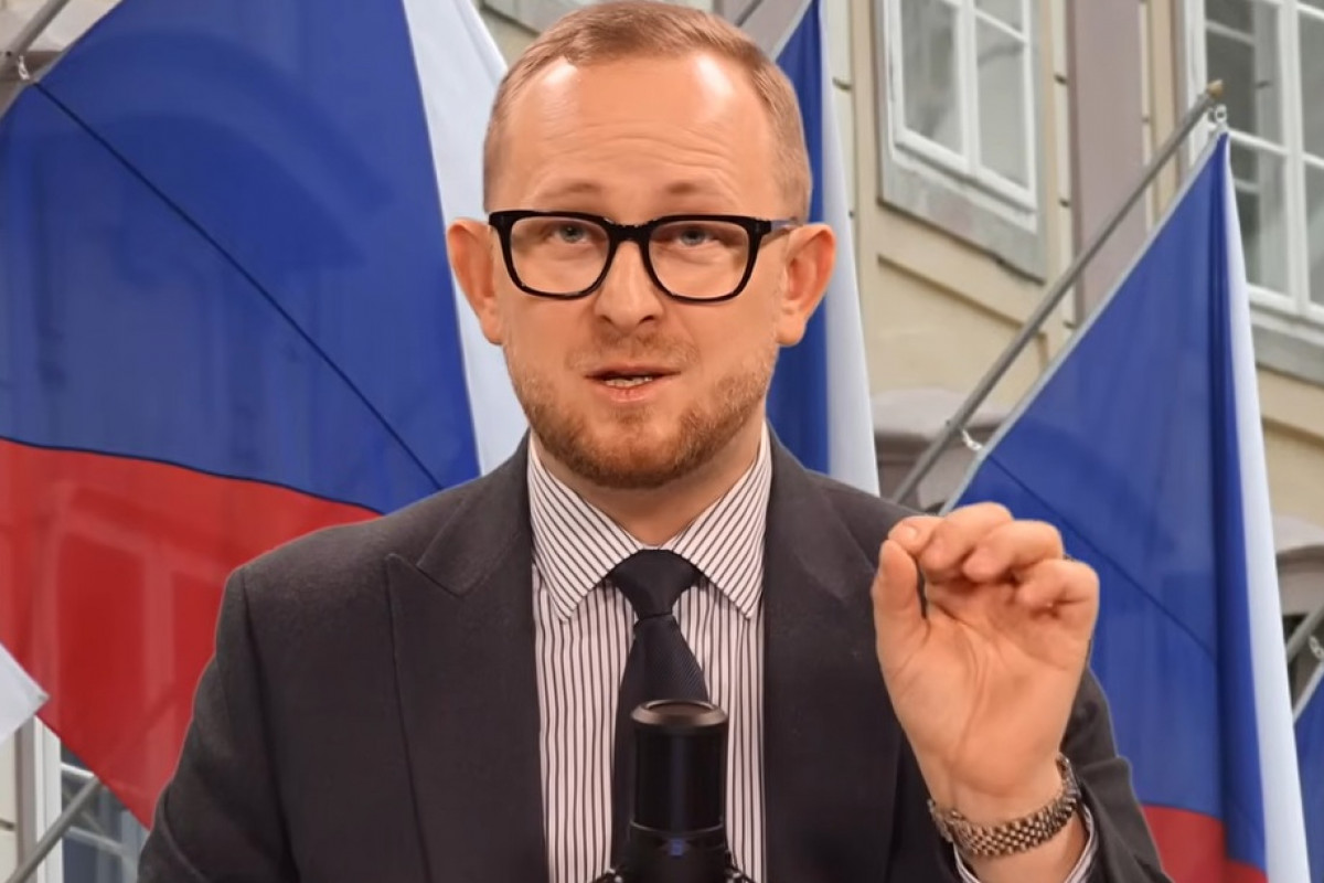 Chobotnice neziskovek se bojí odhalení. Panenka o manipulaci a vlivu Chobotnice neziskovek se bojí odhalení. Panenka o manipulaci a vlivu