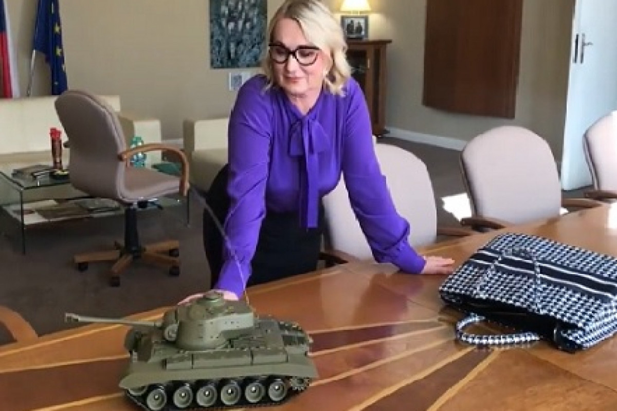 Černochová a její "Sláva Ukrajině". Hamplová stručně a jasně