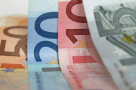 Euro nejslabší za dvacet let, ztrácel i region