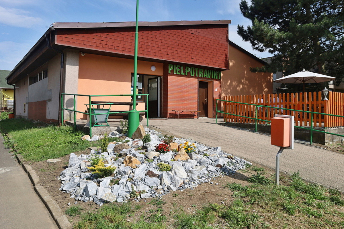 Mezi obce s poměrně dynamickým rozvojem se řadí Vápenný Podol