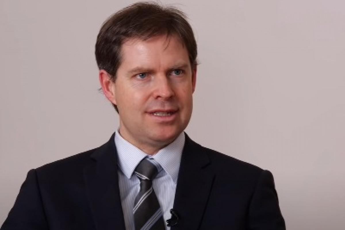 Prezident není král, ale úředník, říká Dostál. Chce mu dát lhůty