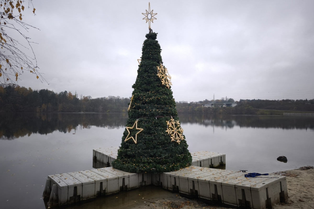 Borskou přehradu opět rozzáří plovoucí vánoční strom