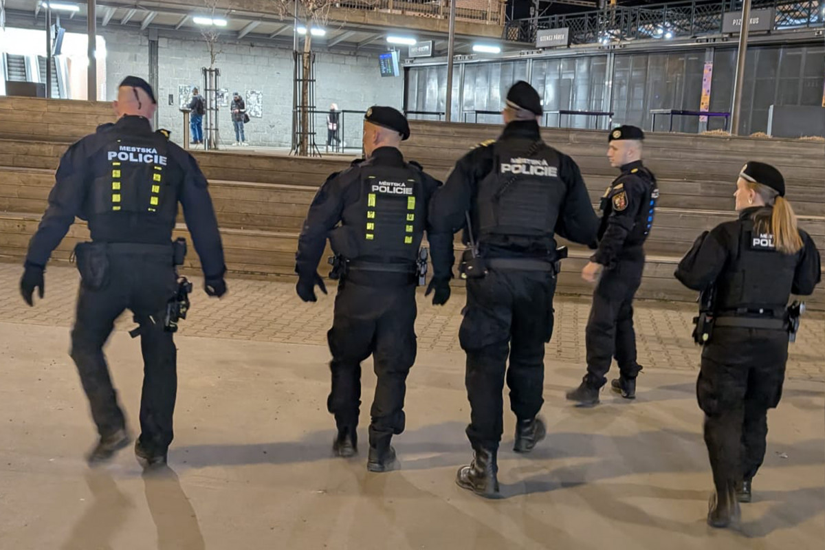 Noční akce Centrum pokračuje, strážníci znovu vyrazili do ulic