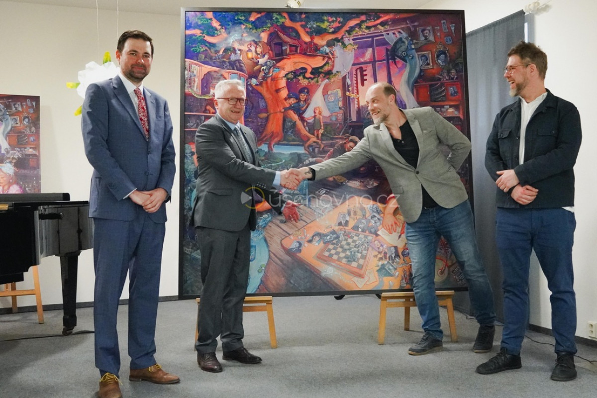 Lidé se ve sbírce složili na obraz „Děčín je Děčín“, nyní patří městu