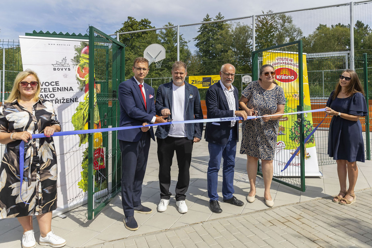 Zlínská zdravotnická škola má nový sportovní areál za 12 milionů