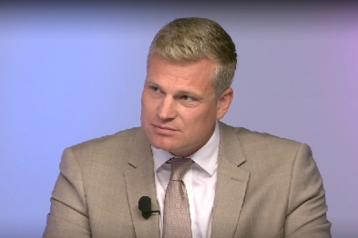 Židle za 230 milionů deset dní po volbách? Turek se obul do Rakušana