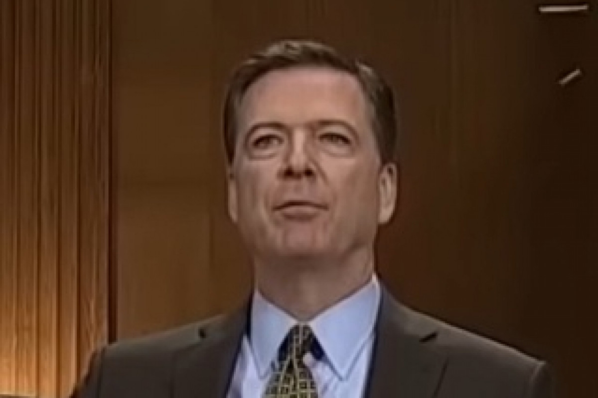 Bývalý ředitel FBI James Comey má problémy Bývalý ředitel FBI James Comey má problémy