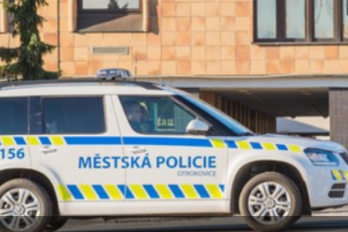 Otrokovice: Výtržníci poškodili autobus, dostihla je městská policie Otrokovice: Výtržníci poškodili autobus, dostihla je městská policie