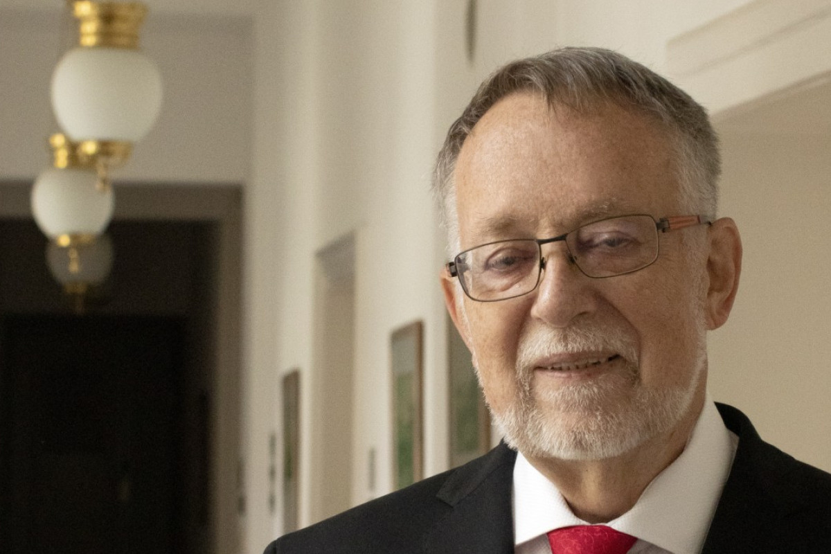Jaroslav Bašta: Kdo je tady loutka?