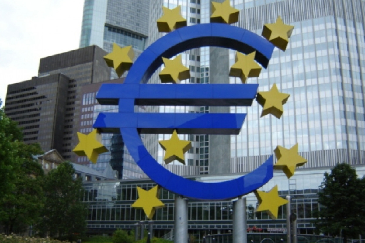 Proč ECB nebude spěchat se sazbami dolů?