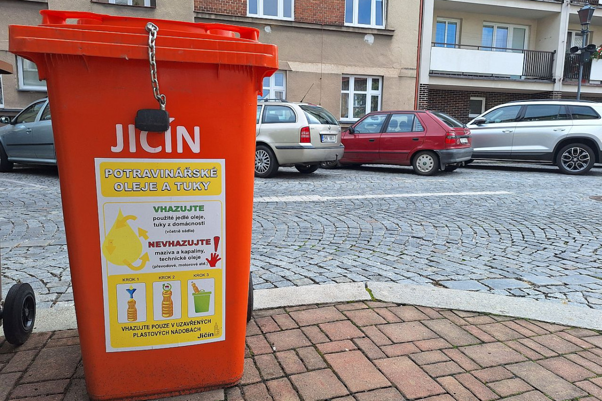 Každý litr jedlého oleje a odpad z domácnosti v kanalizaci škodí