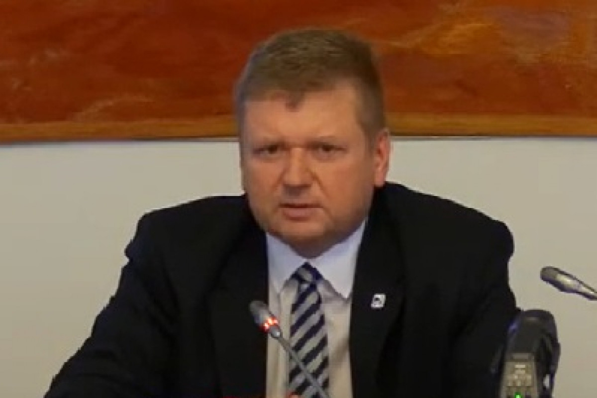 Filtrace nepohodlných a vítězství mediálního oblíbence