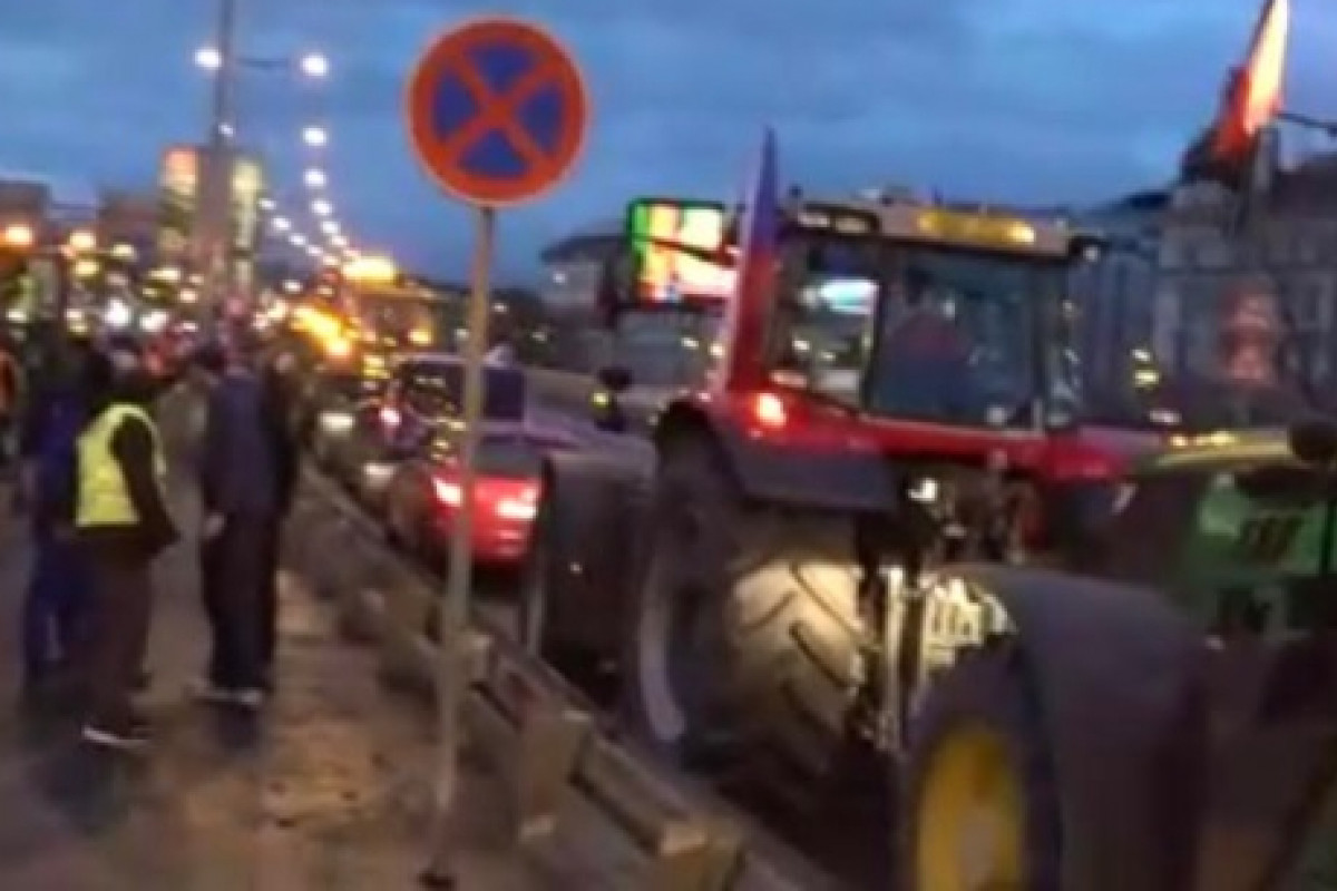Traktory burácely Prahou. Demonstranti žádali ministrovu demisi