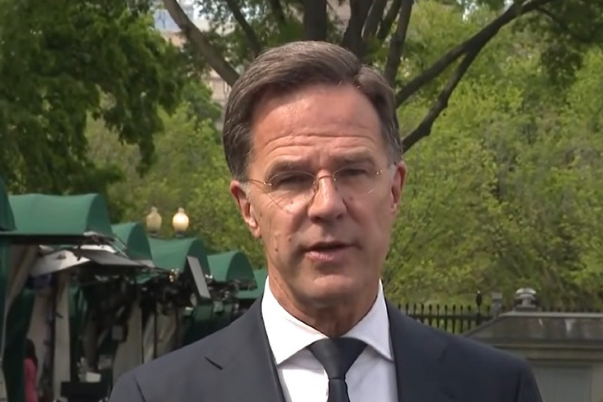 Generální tajemník NATO je nebezpečný psychopat Generální tajemník NATO je nebezpečný psychopat