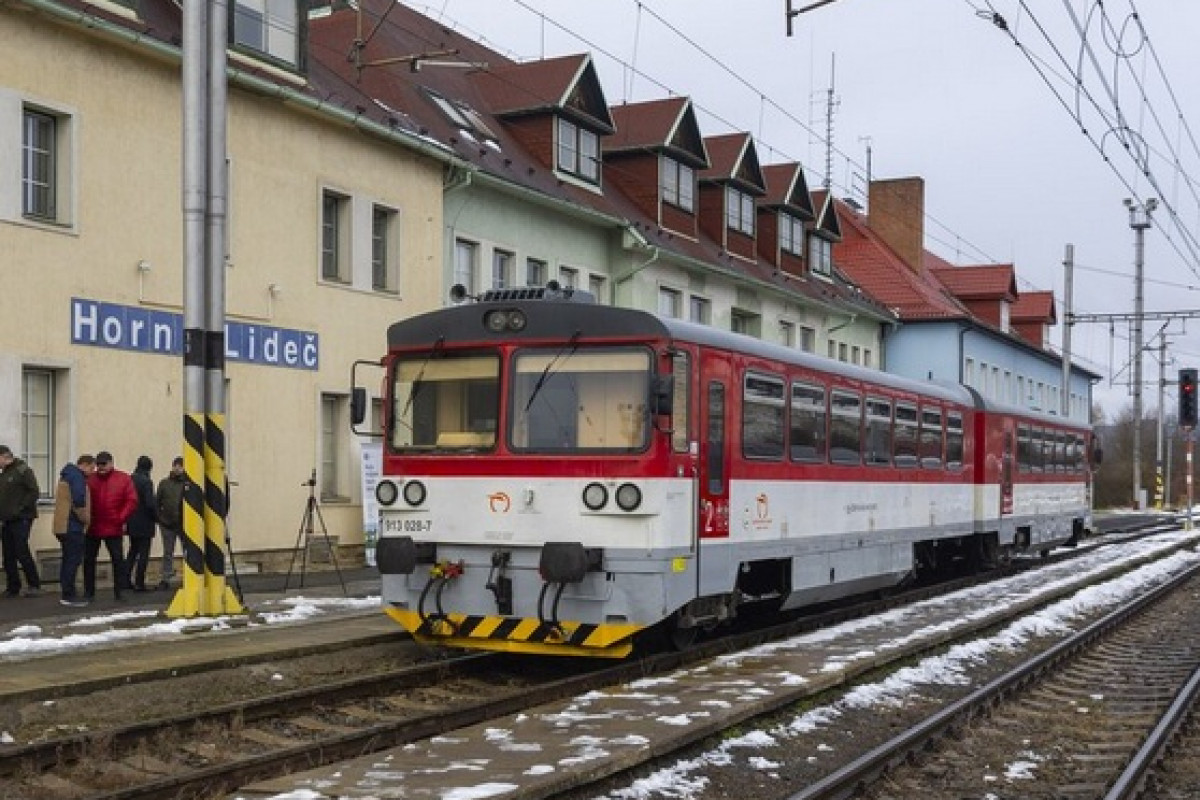 Během železniční výluky mezi Vsetínem a Střelnou posílí kraj autobusy